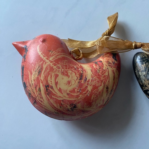 Set (2) Hand Painted Birds Metal Ornaments - Black/Gold/Red - Picture 6 of 6